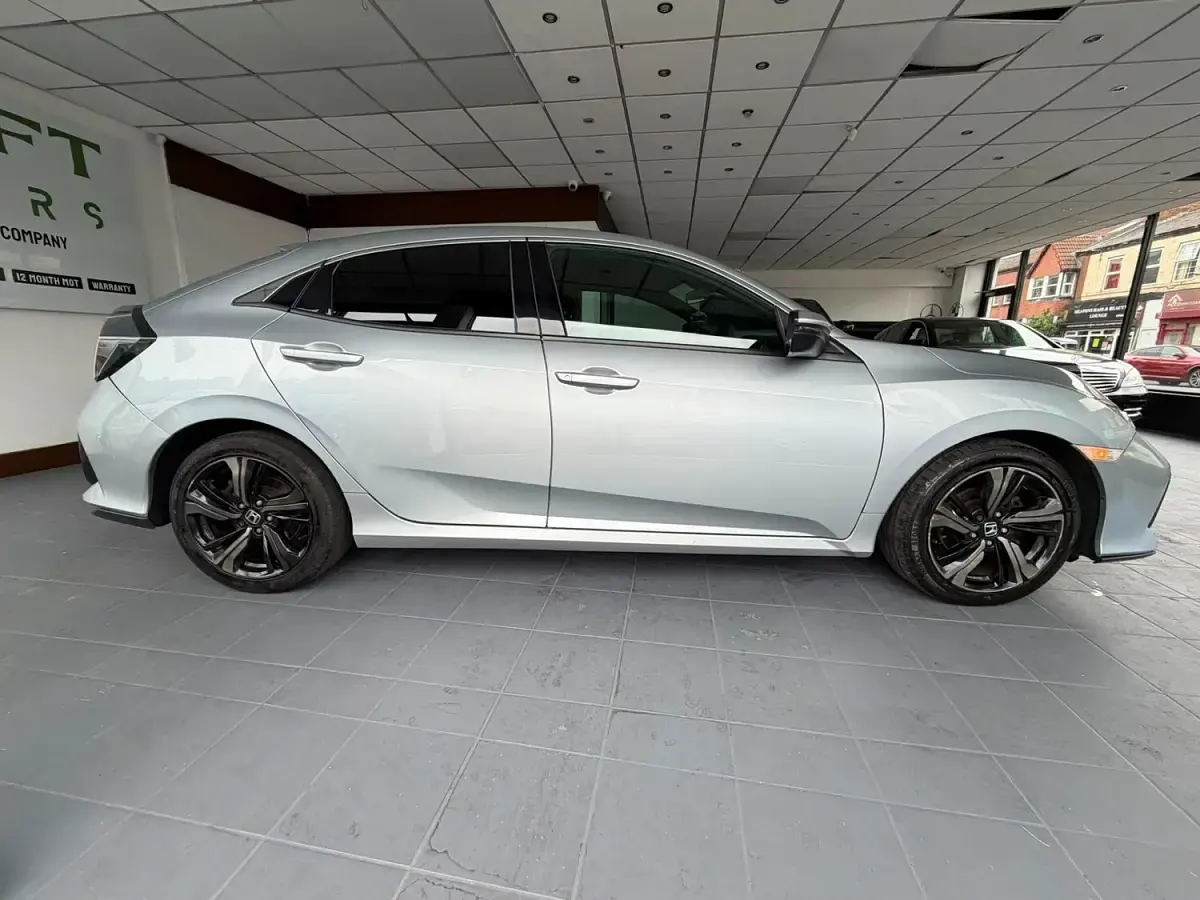 Used Honda Civic SR 124 HP (91 kW) 2018 Silver Hatchback