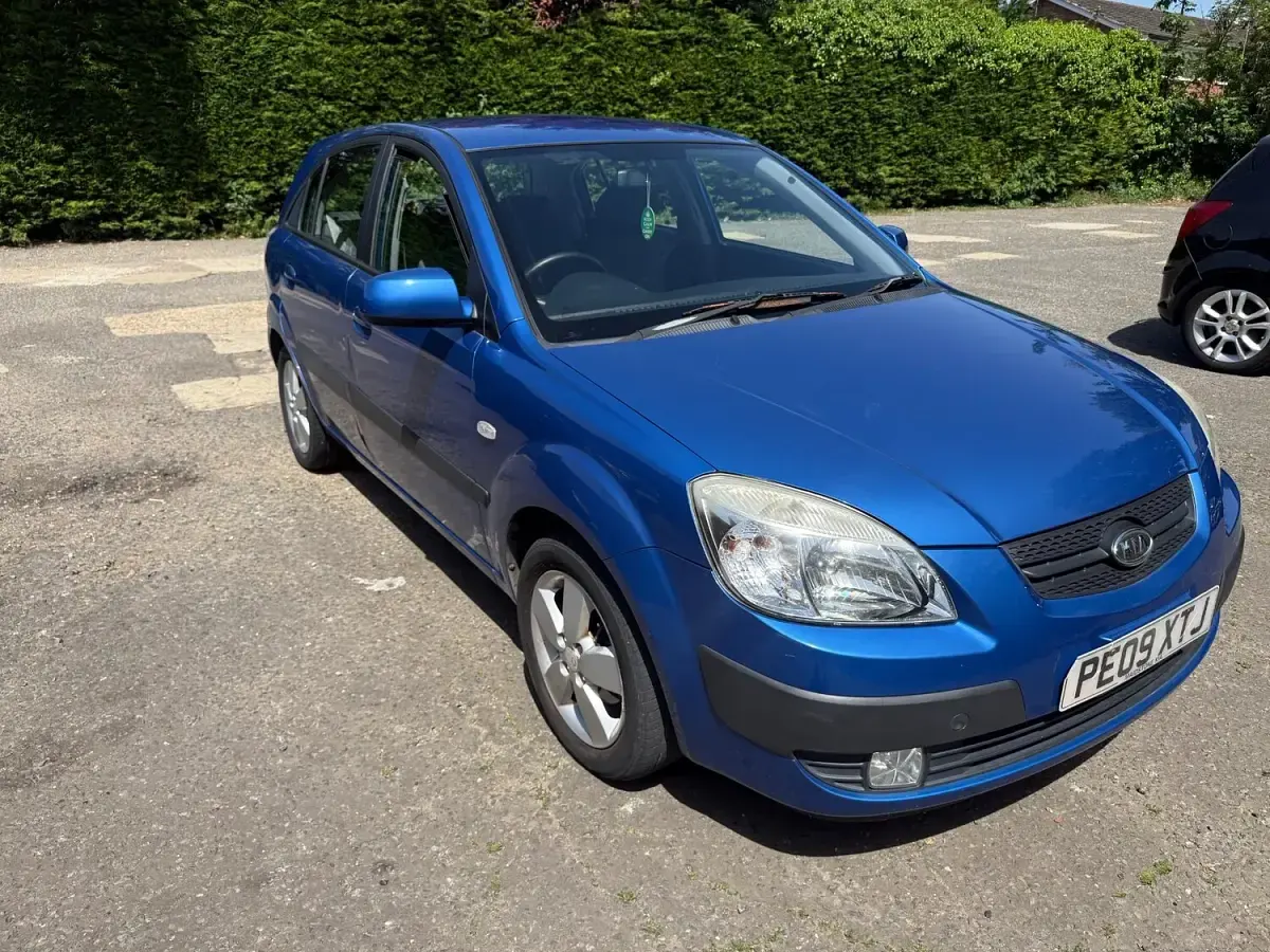 Used Kia Rio 95 HP (69 kW) 2009 Blue Hatchback