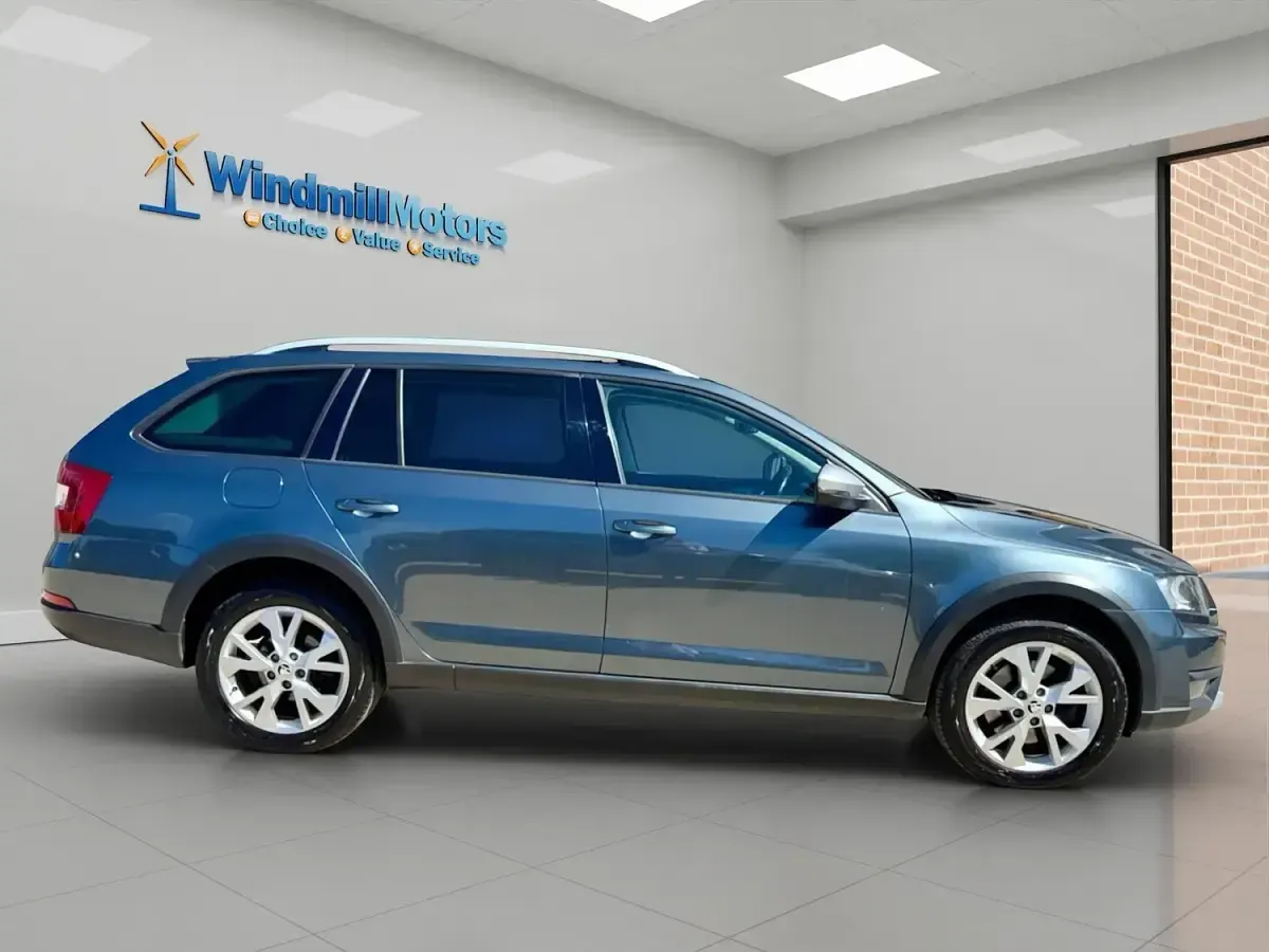 Used Skoda Octavia Scout 4x4 184 HP (135 kW) 2016 Grey Estate