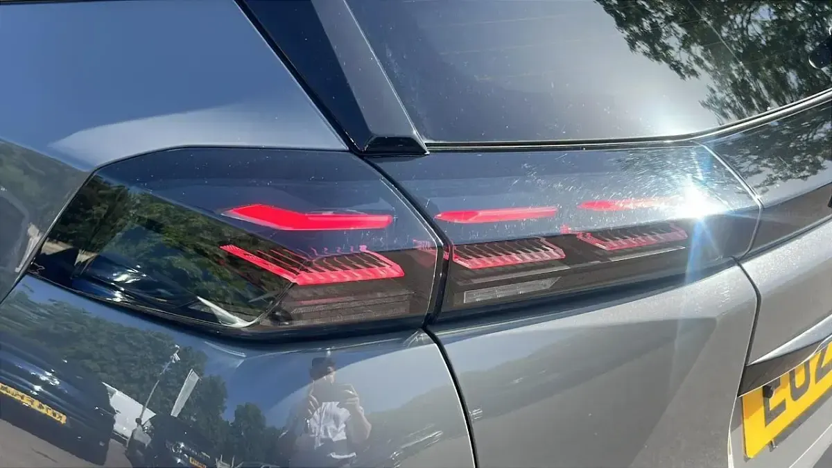 Usado Peugeot 2008 GT 129 HP (94 kW) 2024 Cinzento SUV