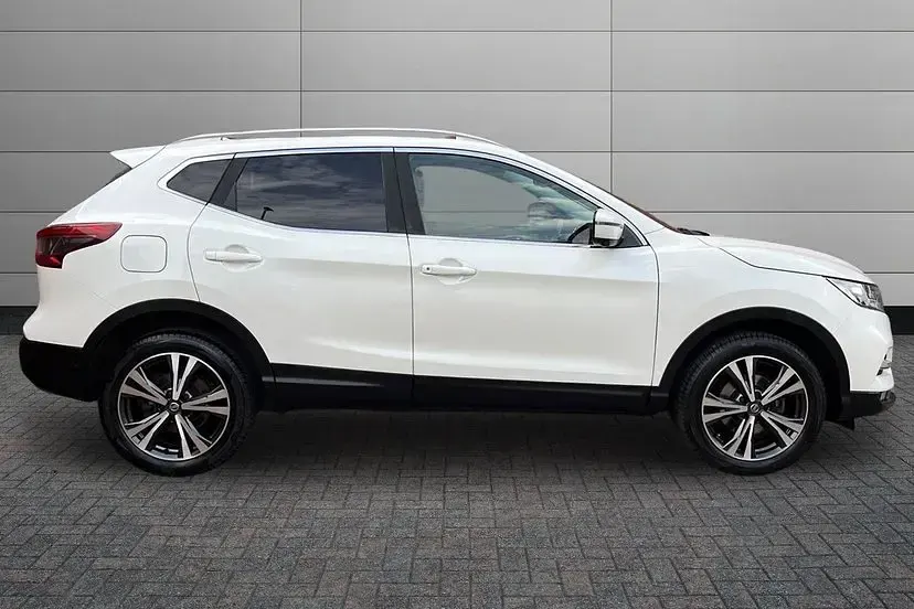 Used Nissan Qashqai N-Connecta 115 HP (84 kW) 2018 Storm white SUV