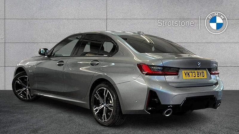 Begagnad BMW 330e M Sport 288 HK (211 kW) 2024 Grå