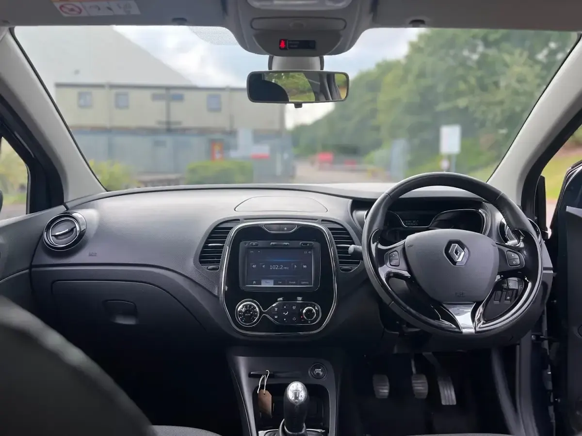 Used Renault Captur Dynamique 90 HP (66 kW) 2015 Blue SUV