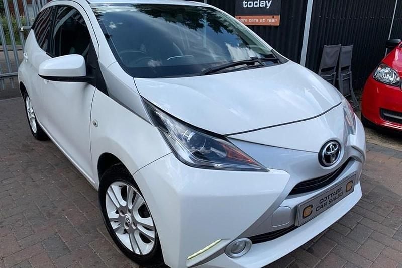 White Used 2016 Toyota Aygo X-pure Hatchback | £5,995 (Fair price) - Image 1/1