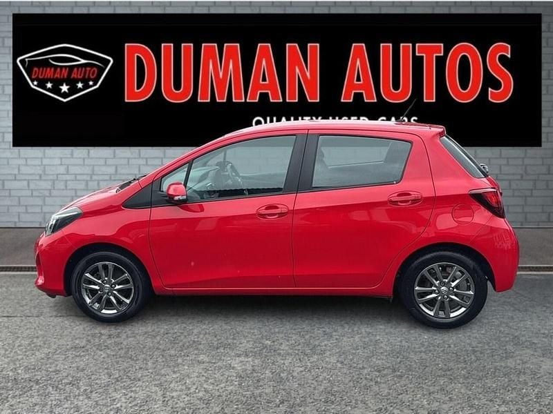 Used Toyota Yaris Multidrive S 99 HP (72 kW) 2015 Red Hatchback