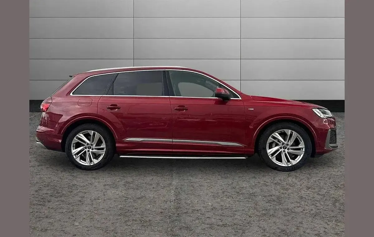 Used Audi Q7 S-Line 281 HP (206 kW) 2023 Red SUV