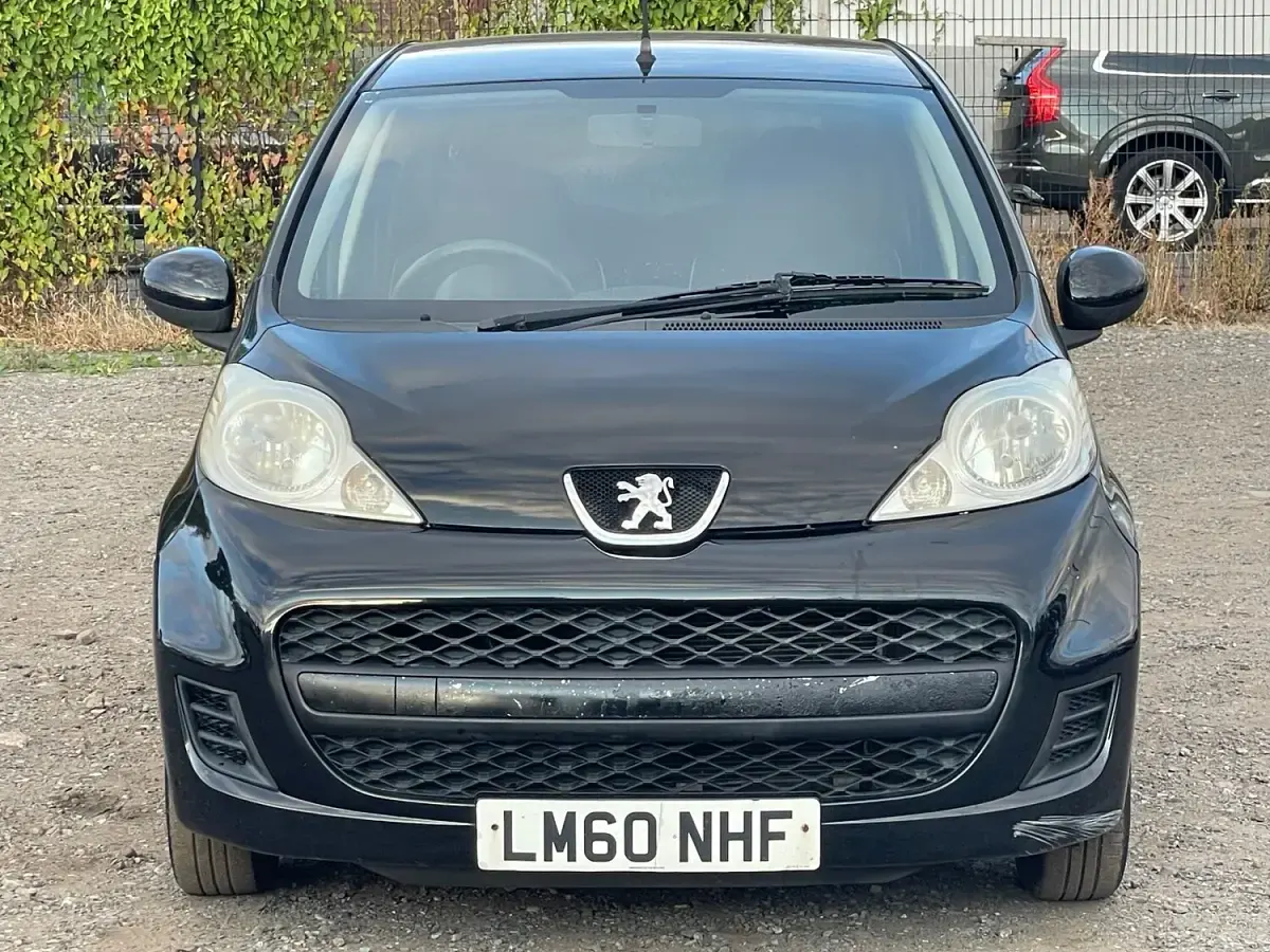 Used Peugeot 107 Envy 68 HP (50 kW) 2011 Black Hatchback