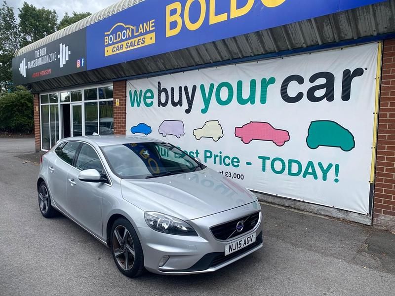 Silver Used 2015 Volvo V40 R-Design Estate | £4,399 (Good price) - Image 1/4