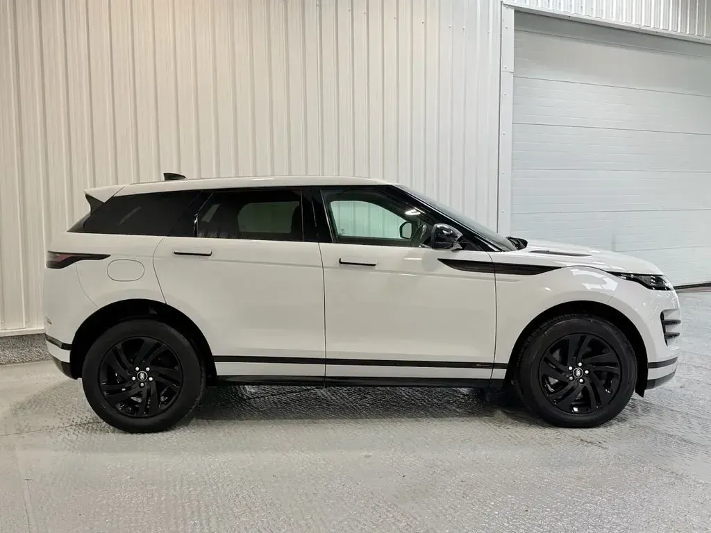 Used Land Rover Range Rover evoque R-Dynamic 180 HP (132 kW) 2019 White SUV
