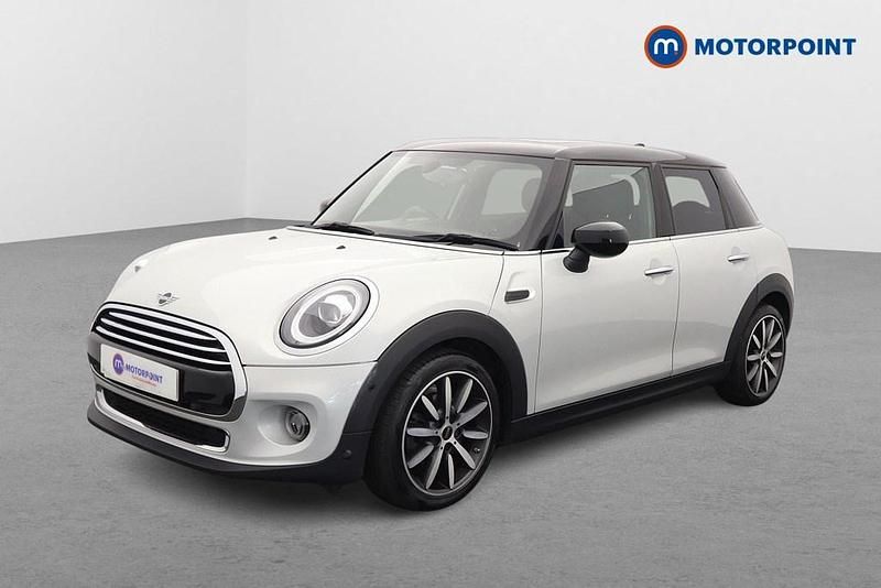 Begagnad Mini Cooper Comfort 136 HK (100 kW) 2019 Vit Halvkombi