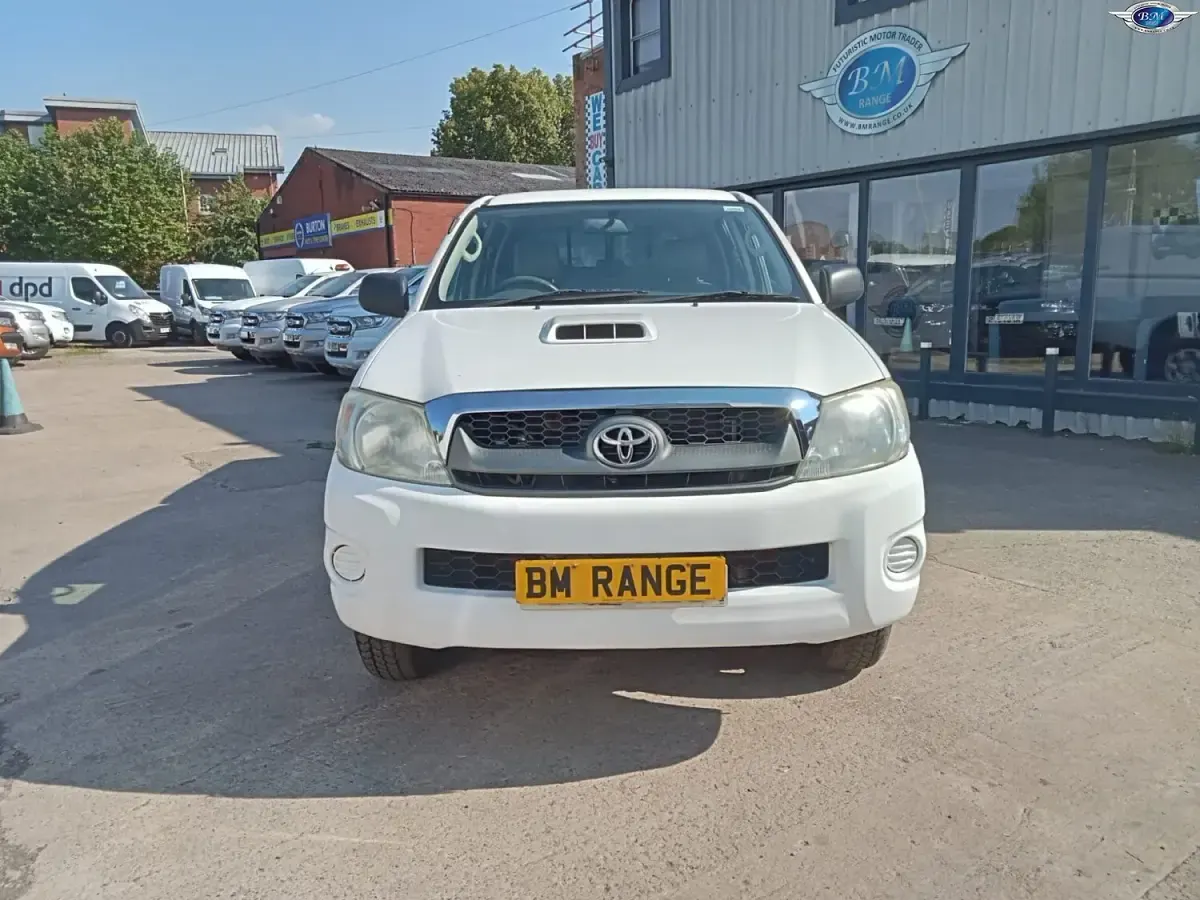 Used Toyota HiLux 2011 White Pickup