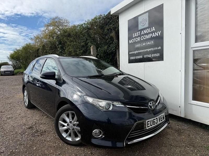 Used Toyota Auris 90 HP (66 kW) 2013 Grey Estate