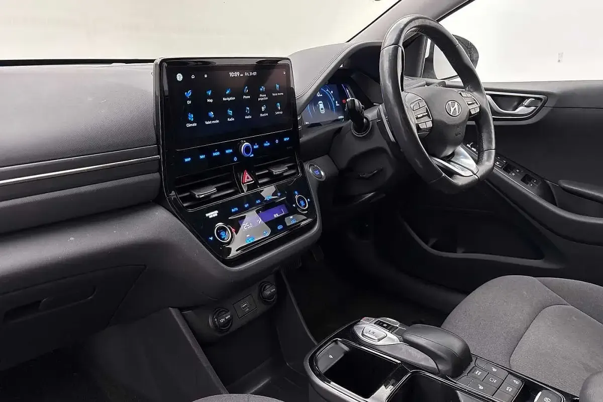 Used Hyundai Ioniq Premium 100 kW (136 HP) 2020 White Hatchback