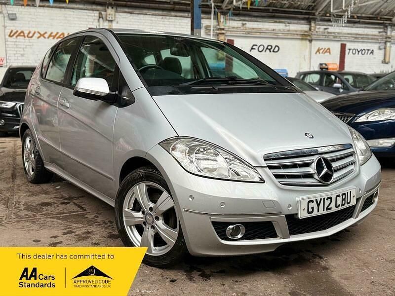 Begagnad Mercedes A180 Avantgarde 2012 Silver Halvkombi