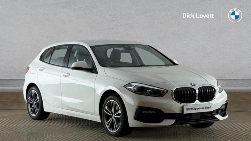 Used BMW 118 Sport Line 134 HP (98 kW) 2023 White Hatchback