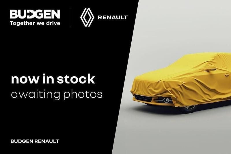 Red Used 2022 Renault Captur Iconic SUV | £13,201 (Fair price) - Image 1/4
