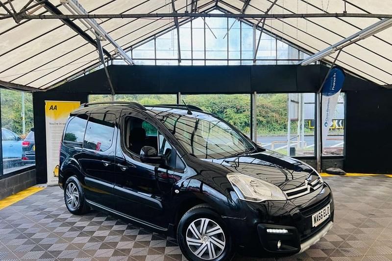 Używany Citroën Berlingo XTR 100 KM (73 kW) 2016 Czarny Minivan