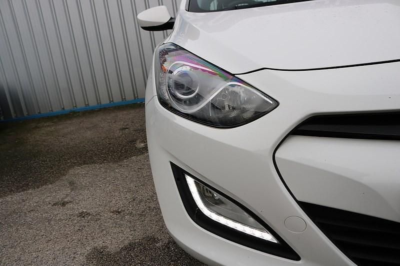 Used Hyundai i30 Classic 2015 White Hatchback