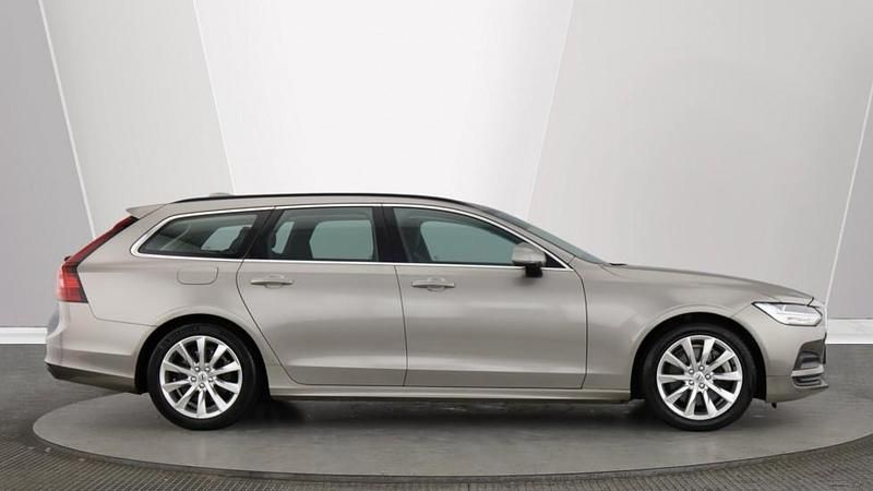 Usado Volvo V90 Momentum 197 HP (144 kW) 2022 Cinzento Carrinha