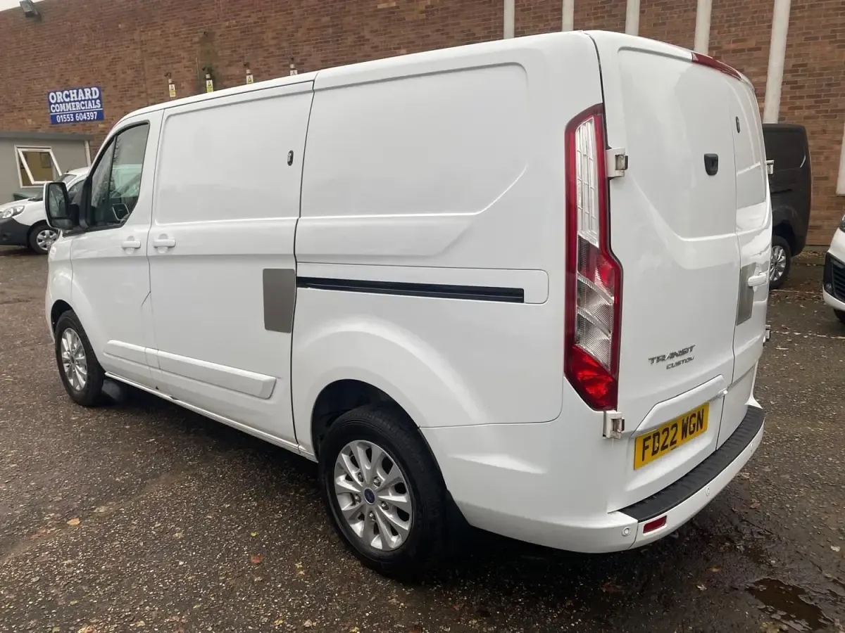 Usado Ford Transit Custom Limited 130 HP (95 kW) 2022 Branco Van