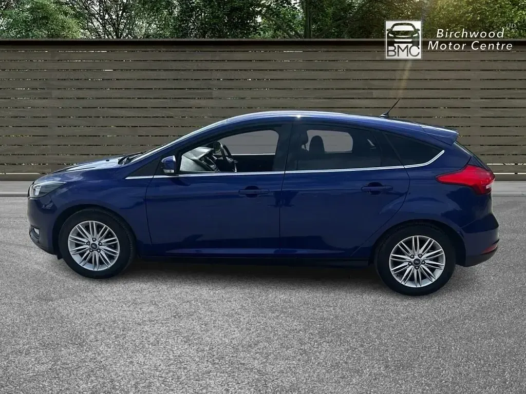 Usado Ford Focus Zetec 125 HP (91 kW) 2018 Azul Citadino