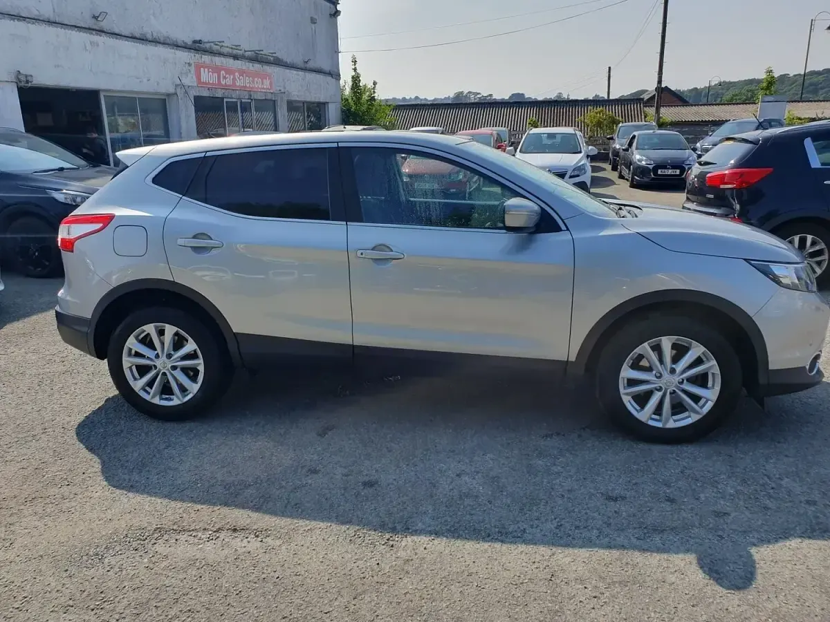 Used Nissan Qashqai Acenta Premium 110 HP (80 kW) 2014 Silver SUV