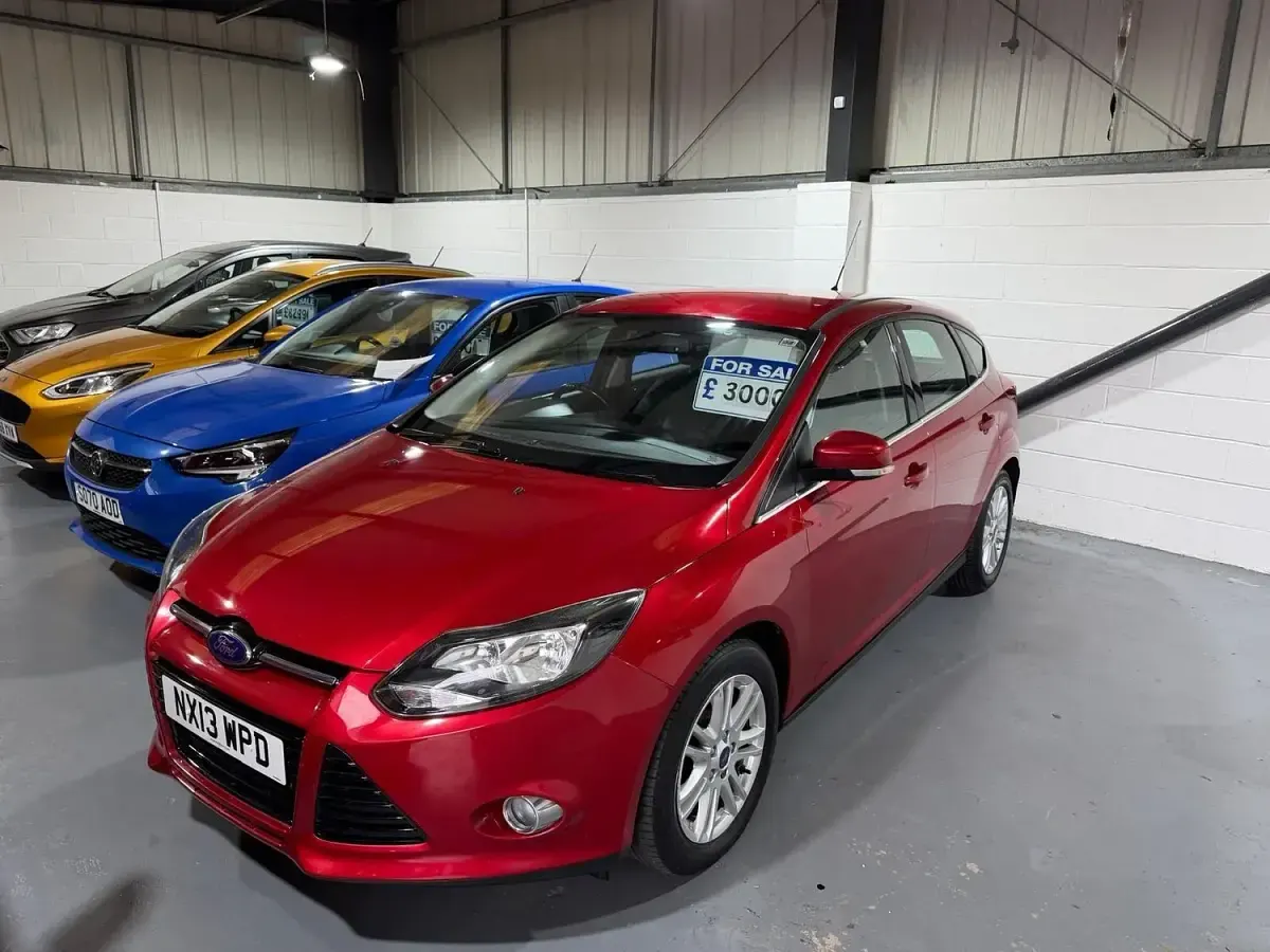 Used Ford Focus Titanium 125 HP (91 kW) 2013 Red Hatchback
