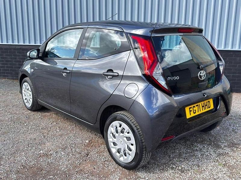 Used Toyota Aygo X-play 70 HP (51 kW) 2022 Black