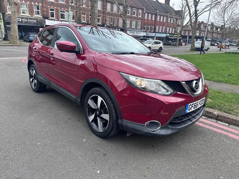Used Nissan Qashqai N-Connecta 115 HP (84 kW) 2016 Red SUV