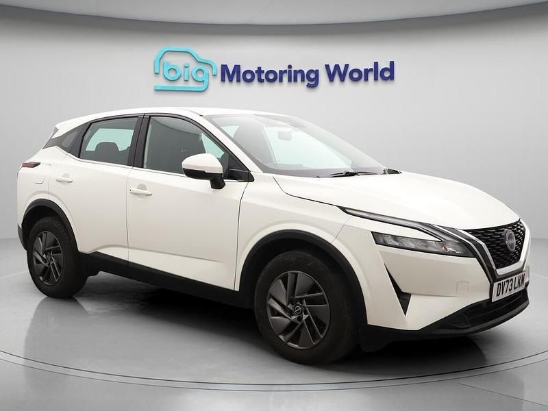 White Used 2023 Nissan Qashqai Acenta Premium SUV | £17,300 (Good price) - Image 1/4