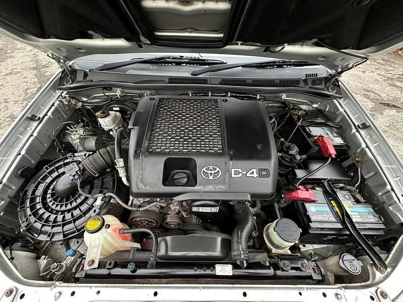 Used Toyota HiLux 171 HP (125 kW) 2011 Silver Pickup