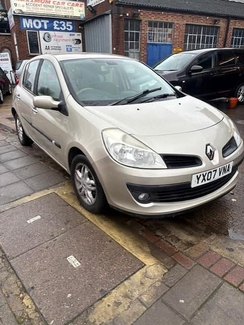 Used Renault Clio II Privilege 111 HP (81 kW) 2007 Gold Hatchback