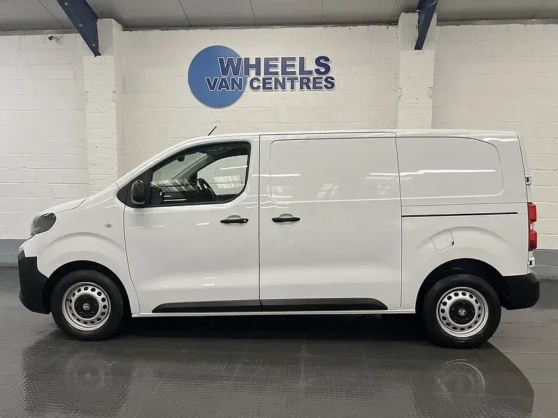 Used Vauxhall Vivaro S 120 HP (88 kW) 2024 White MPV
