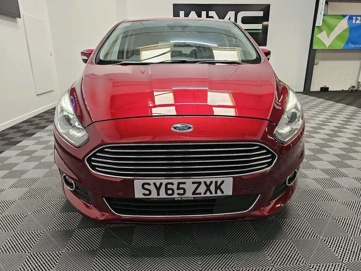Used Ford S-MAX Titanium 150 HP (110 kW) 2015 Red MPV