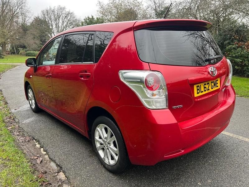 Used Toyota Verso 2013 Red MPV