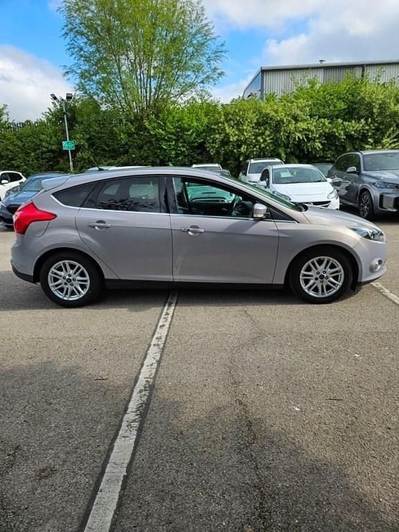 Used Ford Focus Titanium 115 HP (84 kW) 2012 Silver Hatchback