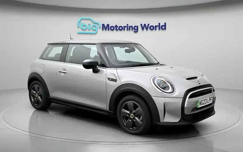 Used Mini Cooper Level 1 135 kW (184 HP) 2023 Hatchback