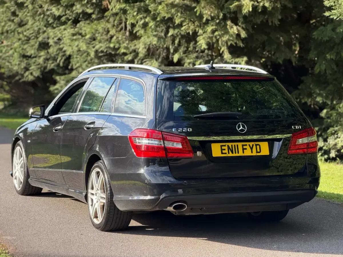 Begagnad Mercedes E220 2011 Svart Kombi