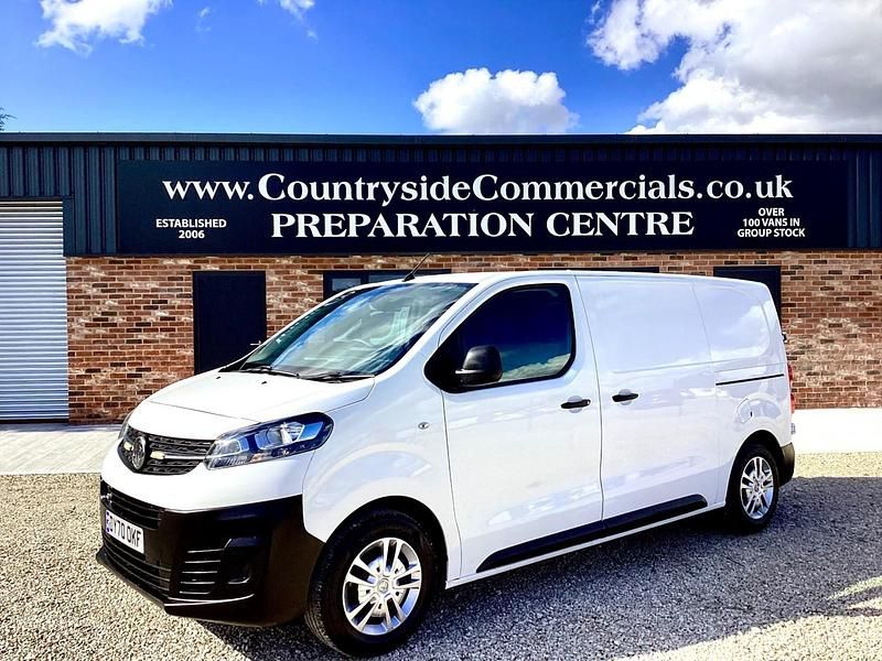 Gebraucht Vauxhall Vivaro 120 PS (88 kW) 2020 Weiß Van / Kleinbus