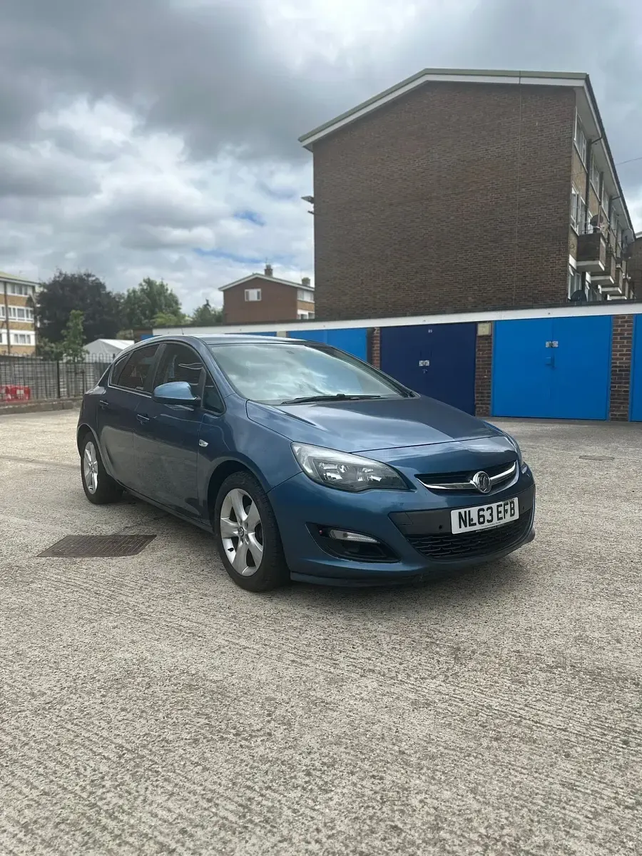 Used Vauxhall Astra 115 HP (84 kW) 2013 Blue Hatchback