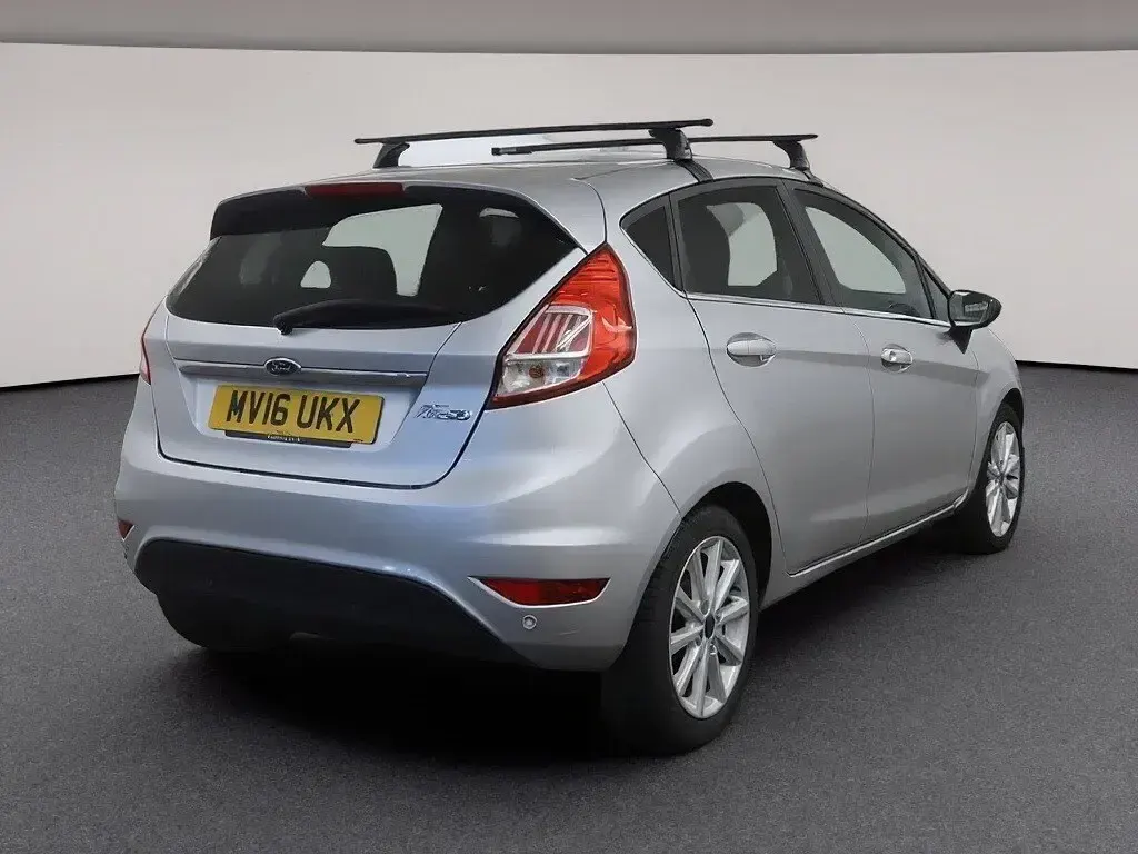 Used Ford Fiesta Titanium 105 HP (77 kW) 2016 Silver Hatchback