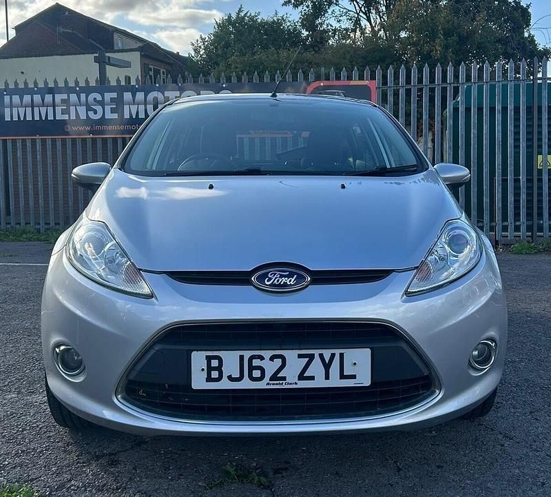 Used Ford Fiesta Zetec 82 HP (60 kW) 2012 Silver Hatchback