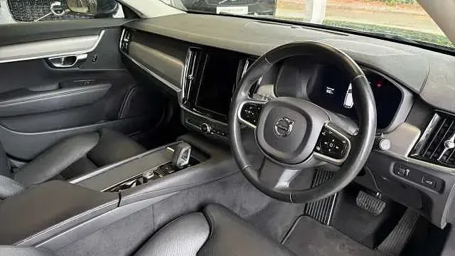 Used Volvo V90 Momentum 194 HP (142 kW) 2022 Blue Estate