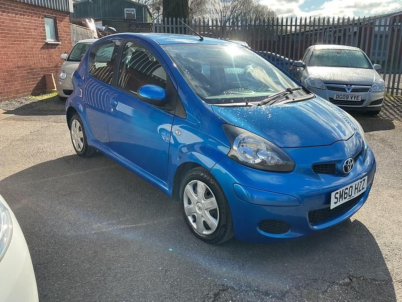 Used Toyota Aygo 67 HP (49 kW) 2010 Blue Hatchback