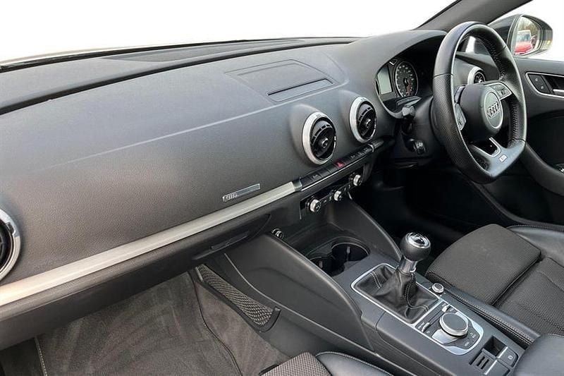 Used Audi A3 Black Edition 150 HP (110 kW) 2017 Silver Hatchback