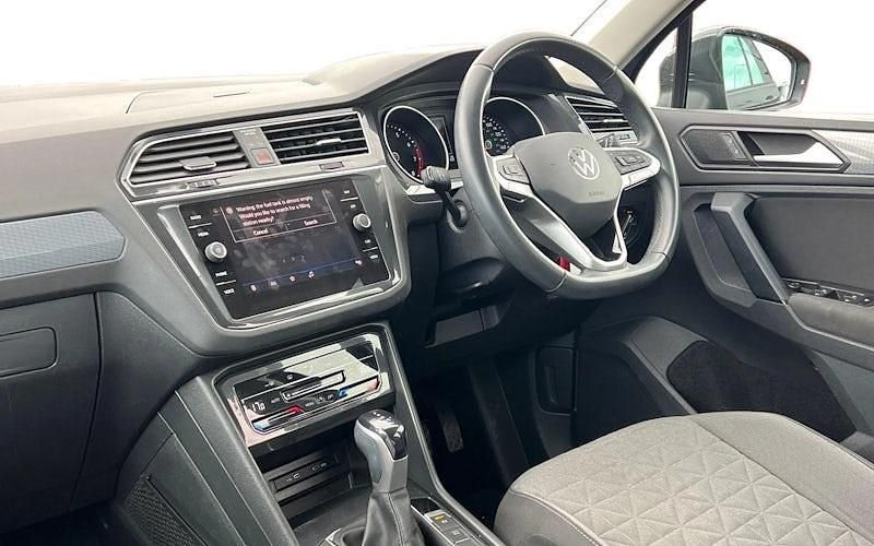 Usado VW Tiguan Life 150 CV (110 kW) 2022 Gris SUV