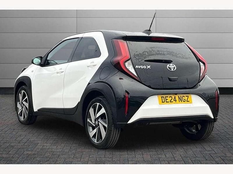 Used Toyota Aygo X 72 HP (52 kW) 2024 White SUV