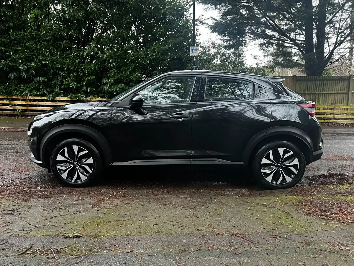 Begagnad Nissan Juke Acenta Premium 2025 Svart SUV