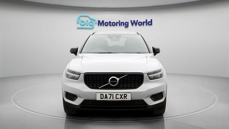 Used Volvo XC40 R-Design 211 HP (155 kW) 2021 Silver SUV