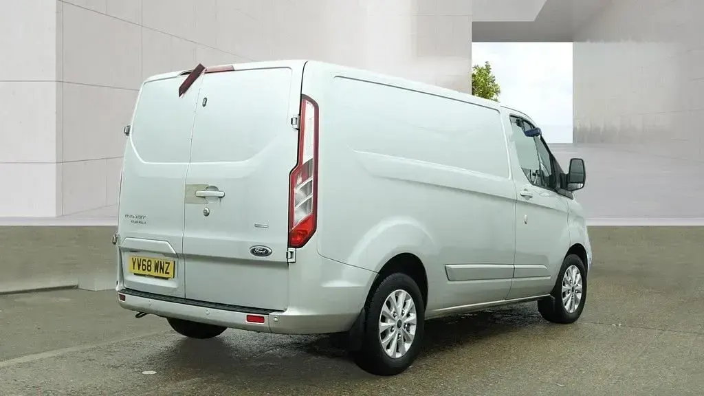 Used Ford Transit Custom Limited 130 HP (95 kW) 2019 Silver Van